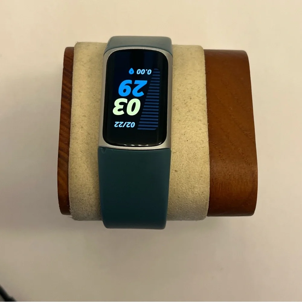 Fitbit charge 5 (tested, Charger included, blue‎ and silver)